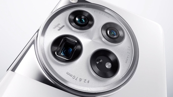 100W சார்ஜிங்.. 5400mAh பேட்டரி.. 16GB ரேம்.. 1TB மெமரி.. எந்த போன்?