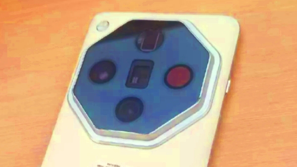 என்னாது இது.. ஓஹோ இது தான் ஆக்டாகோணல் கேமராவா? Oppo Find X7 Pro லீக்..