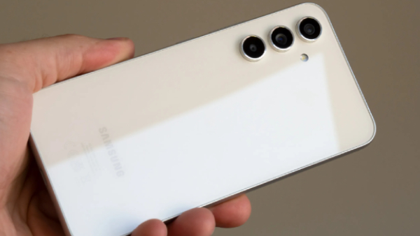 இனி ஆர்டர் பிச்சுக்கும் பாருங்க.. சாம்சங் 5ஜி போனுக்கு விலைகுறைப்பு..