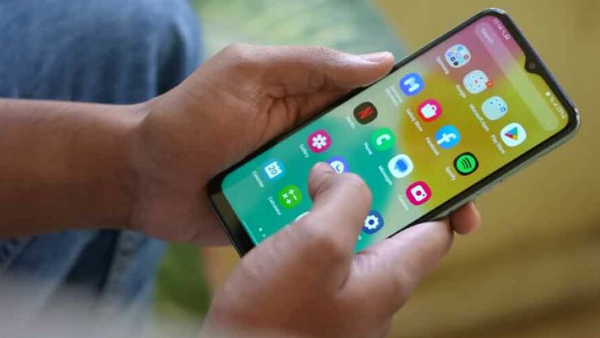 அப்படி போடு.. ரூ.9,990 போதும்.. ஆஃபரில் சாம்சங் 5ஜி போன்.. எந்த மாடல்?