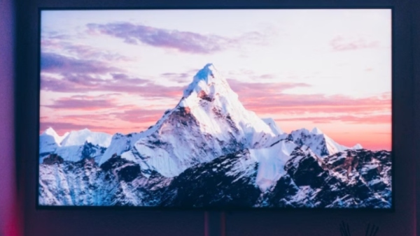 வீட்டுக்கு 1  வாங்குவீங்க.. 8GB மெமரி.. ஆஃபரில் 4K டிவி.. எந்த மாடல்?