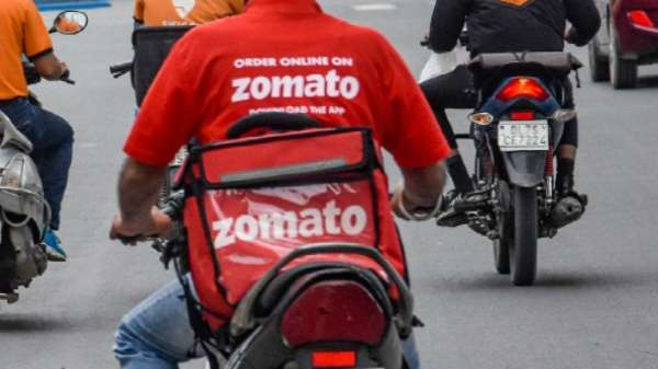 டெலிவரி பாய்ஸ் பயன்படுத்தும் ஹெல்மெட்டில் ப்ளூடூத்தை வைத்த Zomato CEO!