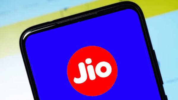 அம்பானி ஆட்டம்.. மாதம் ரூ.374 செலவில் 365 நாட்கள் வேலிடிட்டி!