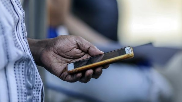 Jio-வுக்கு கும்புடு.. Vi-க்கு சல்யூட்.. 100GB டேட்டா.. 3 சிம் இணைப்பு