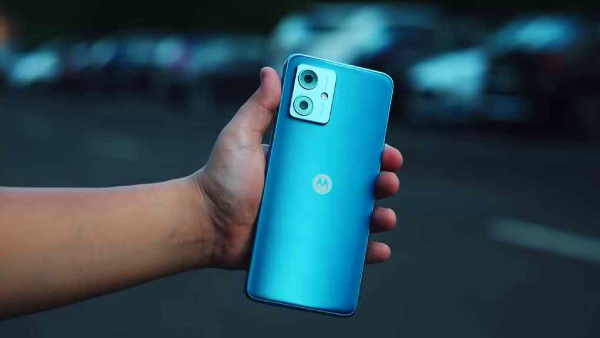 கம்மி விலை 5ஜி போனுக்கு ஆண்ட்ராய்டு 14 அப்டேட் வழங்கிய மோட்டோரோலா.. 