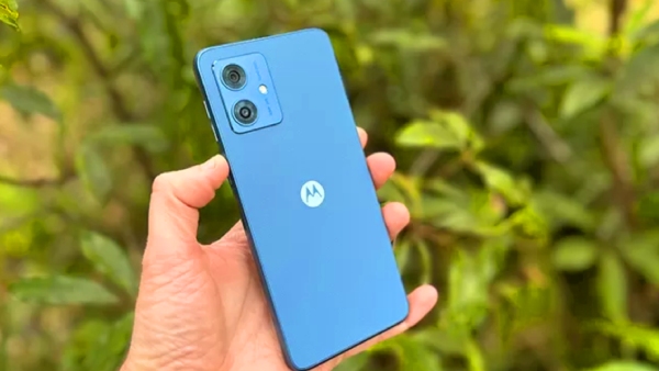 வெறும் ரூ.12,999 போதும்.. ஆஃபரில் Motorola 5ஜி போன்.. எந்த மாடல்?
