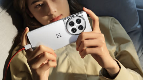 நம்ப வச்சி ஏமாத்திடீங்களே.. OnePlus 12 ஒரிஜினல் இந்திய விலை வெளியானது!