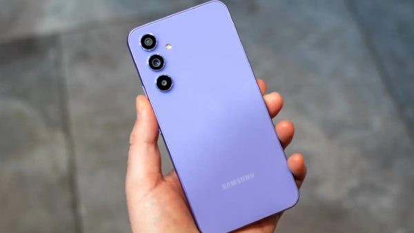 மார்க்கெட்ல புயலை கிளப்ப போகுது.. OLED டிஸ்பிளே.. எந்த போன்?