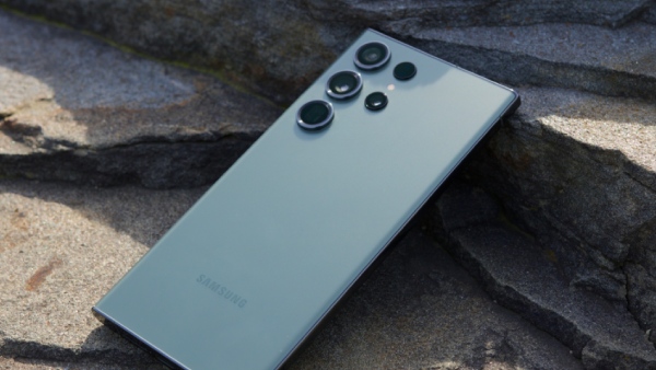 தூள் கிளப்பும் சாம்சங்.. பிரம்மாண்டமான கேலக்ஸி போன் ரெடி.. எந்த மாடல்?