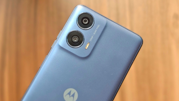 இன்னைக்கு ஆர்டர் அள்ளுமே.. ரூ.8,999 போதும்.. புதிய மோட்டோ போன்..