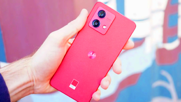 ஆர்டர் அதிரும் பாருங்க.. ஆஃபரில் மோட்டோரோலா 5ஜி போன்.. எந்த மாடல்?