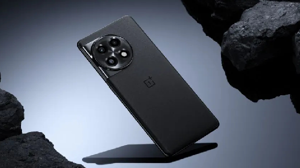 2023-ல் சக்கை போடு போட்ட OnePlus மாடல் மீது திடீர் விலை குறைப்பு!