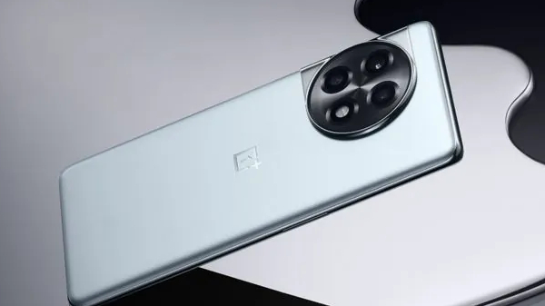 2023-ல் சக்கை போடு போட்ட OnePlus மாடல் மீது திடீர் விலை குறைப்பு!