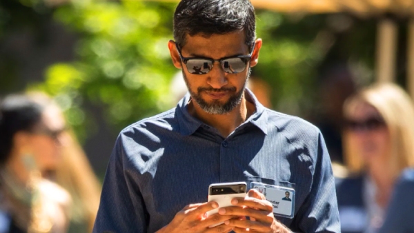 ஒரே சமயத்தில் 20 ஸ்மார்ட்போன்கள் பயன்படுத்தும் சுந்தர் பிச்சை.. ஒரே சமயத்தில் 20 ஸ்மார்ட்போன்கள் பயன்படுத்தும் சுந்தர் பிச்சை..