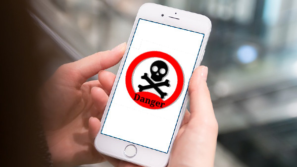 ஹனி-ட்ராப் செய்யும் வஜ்ரா ஸ்பை.. இந்த ஆப்பை உடனே டெலிட் செய்ங்க! ஹனி-ட்ராப் செய்யும் வஜ்ரா ஸ்பை.. இந்த ஆப்பை உடனே டெலிட் செய்ங்க!