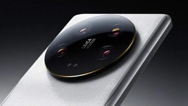 யாரு சாமி நீ.. QUAD கேமரா.. SONY சென்சார்.. LEICA லென்ஸ்.. எந்த போன்?