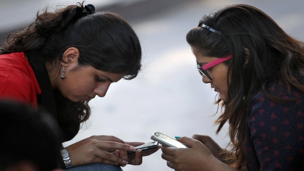 ஷாக்கிங் ரிப்போர்ட்: லேப்டாப், மொபைலில் கூட ஆண் பெண் வேறுபாடு வேண்டும்