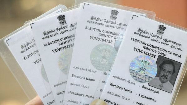 Voter ID-ஐ ஆதார் கார்டு உடன் இணைப்பது கட்டாயமா.. இல்லையா? 