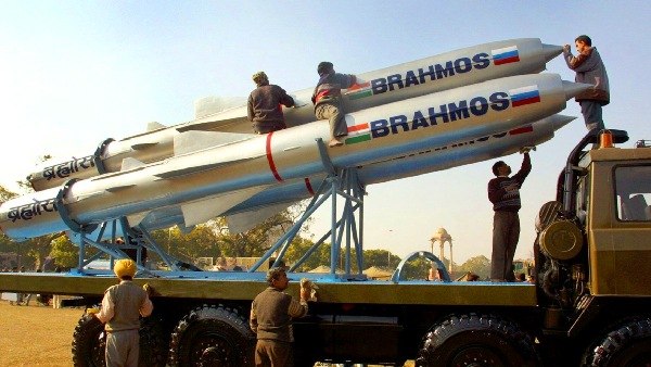 குறிவைத்து தாக்கும் BrahMos ஏவுகணை.. பிலிப்பைன்ஸ் வாங்கிய ஆயுதம்..