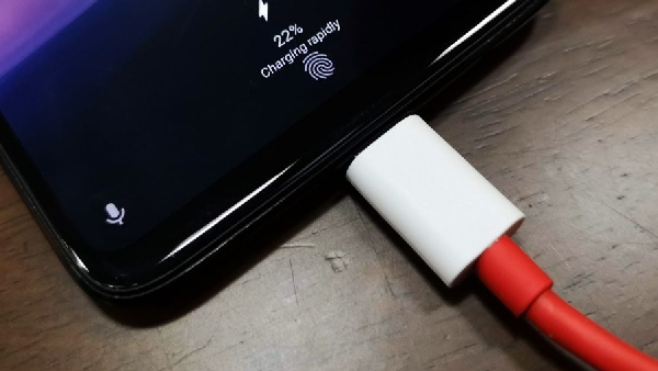 டாப் 5 அல்ட்ரா ஃபாஸ்ட் சார்ஜிங் Mobile போன்கள்.. பட்ஜெட்ல 120W சார்ஜ்