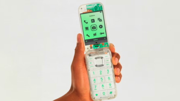 2 டிஸ்பிளே கொண்ட போனை அறிமுகம் செய்த HMD.. எந்த மாடல்?