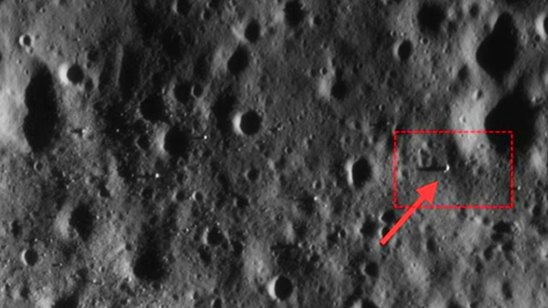 நிலவில் பெரிய நிழல்.. சந்திராயன்-2 கண்ணில் சிக்கிய வினோத பொருள்..