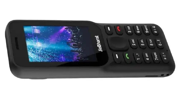 அம்பானினா அம்பானி தான்யா.. 1000 ரூபாய்க்கு கூவி விற்கப்படும் Jio Phone