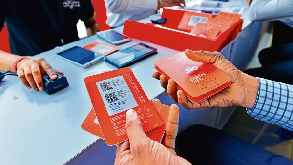 Jio போட்ட போடு.. முழுசா 30 நாள்.. 45GB டேட்டா.. அன்லிமிடெட் 5ஜி..