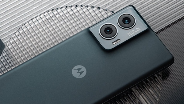 பட்ஜெட்ல pOLED டிஸ்பிளே.. SONY கேமரா.. 12GB ரேம்.. QUAD ஷூட்டர் போன்!