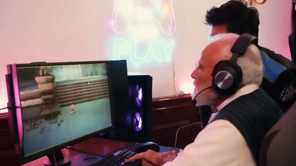 கேம் விளையாடிய Modi.. முக்கிய கேமர்களுடன் ரவுண்ட்டேபிள் மீட்டிங்..