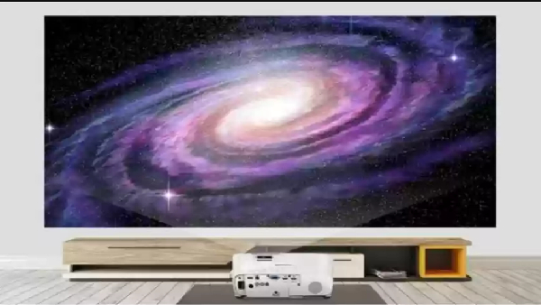 Smart TV எதுக்கு? இந்த ஸ்மார்ட் Projector இருக்கே.. 200 இன்ச் டிஸ்பிளே