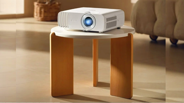 Smart TV எதுக்கு? இந்த ஸ்மார்ட் Projector இருக்கே.. 200 இன்ச் டிஸ்பிளே