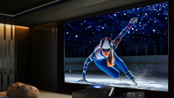 மாஸ் காட்டிய Hisense.. 4ஜிபி ரேம்.. 100 இன்ச் மான்ஸ்டர் டிவி அறிமுகம்!