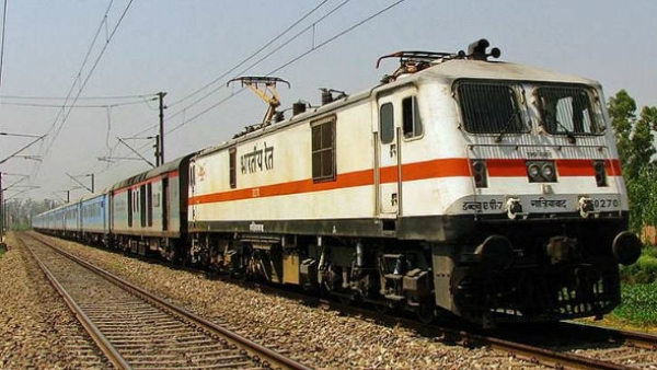 ரயில் பெட்டிகளில் இந்த மஞ்சள் நிற கோடுகள் ஏன் இருக்கிறது? 