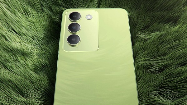 வெச்சி செஞ்ச விவோ.. பட்ஜெட்ல AMOLED டிஸ்பிளே.. பொக்கெ கேமரா மாடல்!