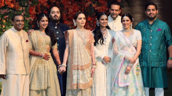 அம்பானி வீட்டு கல்யாண செலவை பயனர்களின் தலையில் கட்டிவிட்டார்கள்.. 