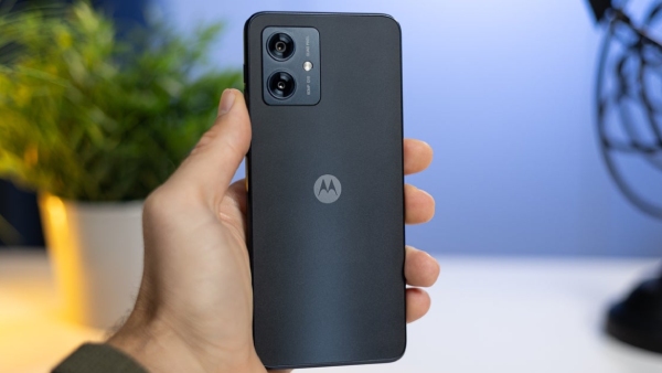 கொஞ்சம் கேப் விடுங்க Motorola.. 50எம்பி கேமரா.. எந்த மாடல்?