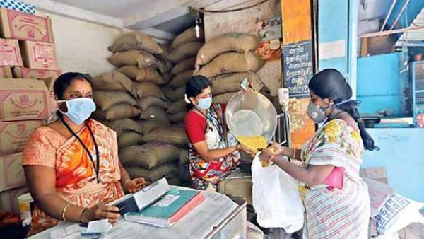 இனி பேங்க் போக அவசியம் இருக்காது.. ரேஷன் கடைகளில் வருகிறது புதிய வசதி!