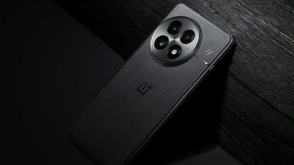 OnePlus 13 ஸ்மார்ட்போனின்  First Look.. ரசிகர்களுக்கு பல்பு!