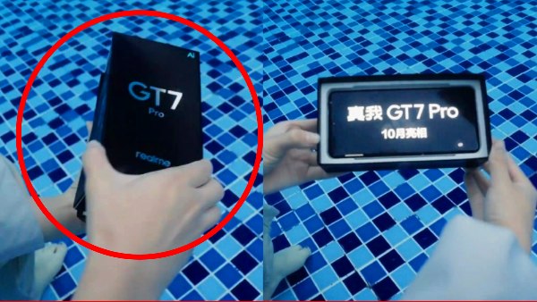 இது மொபைலா இல்ல நீர்முழ்கி கப்பலா? நீருக்கடியில் அன்பாக்சிங்..