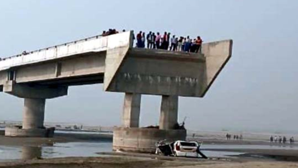 கூகுள் மேப்ஸ் நம்பி சென்றதால் நடந்த விபரீதம்.. நடந்தது இதுதான்.. கூகுள் மேப்ஸ் நம்பி சென்றதால் நடந்த விபரீதம்.. நடந்தது இதுதான்..