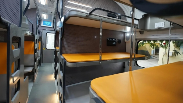 வந்தே பாரத் ஸ்லீப்பர் ரயில்.. அடடே இதுல இவ்வளவு வசதிகள் இருக்குதா? 