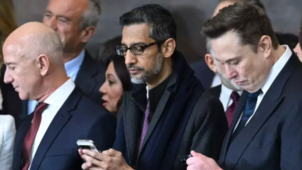 சுந்தர் பிச்சை, எலான் மஸ்க் பயன்படுத்தி வரும் போன்களை பாருங்களேன்! 