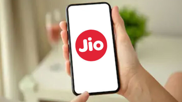 அள்ளி தரும் ஜியோ.. இந்த மூன்று திட்டங்களை மிஸ் பண்ணாதீங்க..