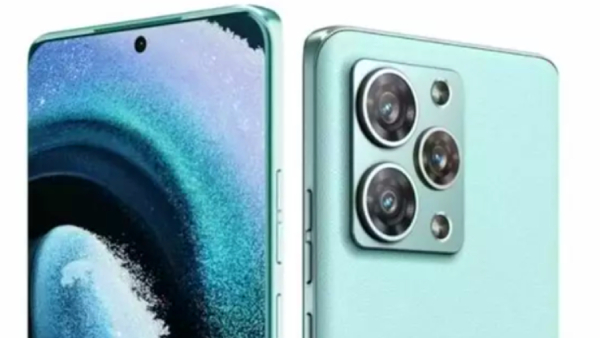 ஓரம் போ ஒன்பிளஸ்.. 6100mAh பேட்டரி.. வருகிறது Motorola போன்..