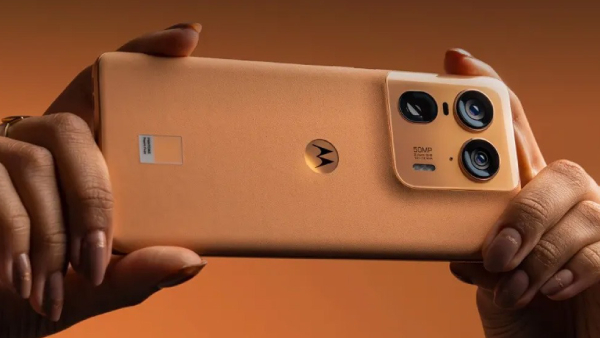 தெறிக்கவிட்ட பிளிப்கார்ட்.. ஆஃபரில் Motorola 5ஜி போன்.. எந்த மாடல்?