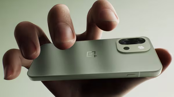 இன்னொரு சர்ப்ரைஸ்.. 7000mAh பேட்டரி உடன் புதிய OnePlus போன்!