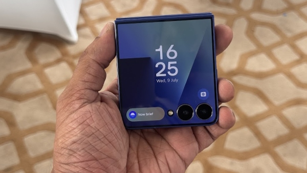 Galaxy Z Flip7 அறிமுகம்.. 4.1 இன்ச் AMOLED டிஸ்பிளே.. 12GB ரேம் வருது!