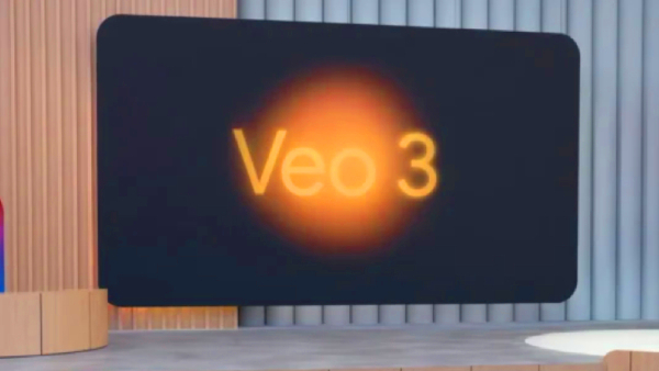 குருநாதா இங்கேயும் வந்துட்டீங்களா.. ஓட்டலில் டிஜிட்டல் வரவேற்பாளர்.. 