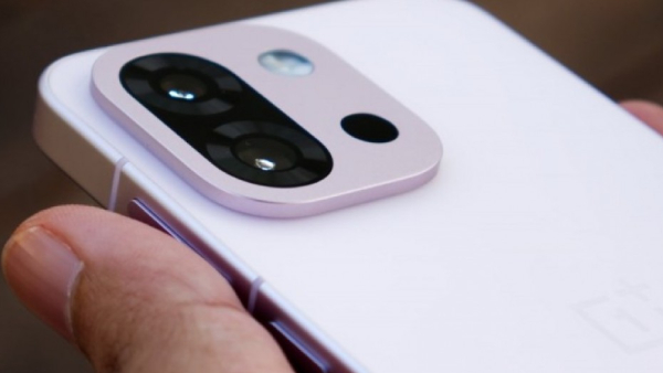 வாடா செல்லம்.. இந்தியாவே வெயிட்டிங்.. 7000mAh பேட்டரி..  எந்த மாடல்?